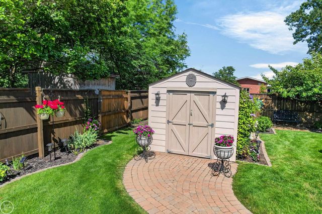41220 Scarborough Court, Clinton Twp, MI 48038