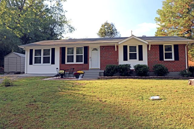 241 Castle Ln, Dover, TN 37058