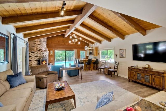 1285 Hidden Oaks Trl, Vista, CA 92084