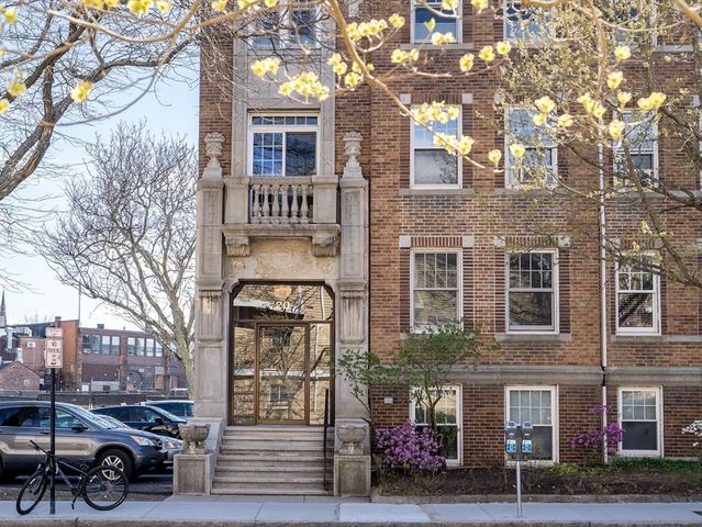 20 John Street 3, Brookline, MA 02446