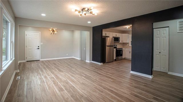 18405 E Truman Road, Independence, MO 64057