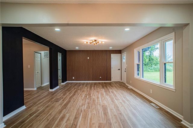 18405 E Truman Road, Independence, MO 64057