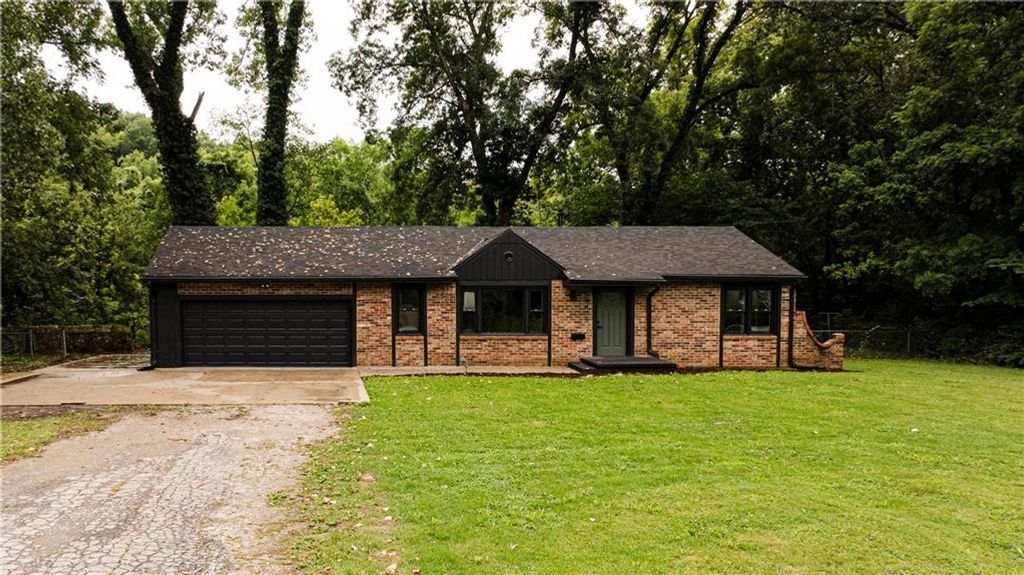 18405 E Truman Road, Independence, MO 64057