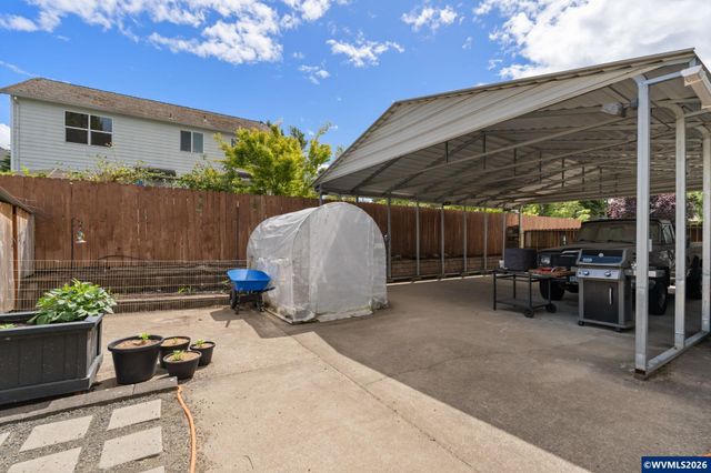 2011 North Albany Rd NW, Albany, OR 97321