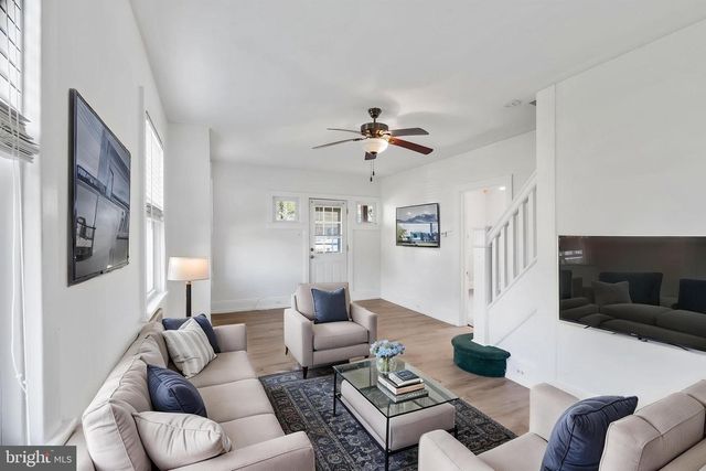 6121 WAYNE AVE, Pennsauken, NJ 08110