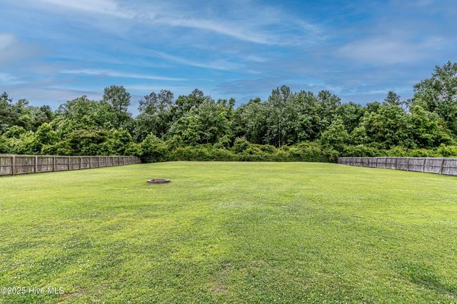 104 Starkys Creek Court, Maysville, NC 28555