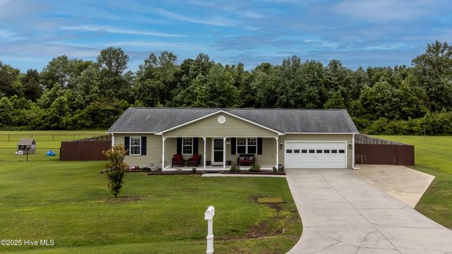 104 Starkys Creek Court, Maysville, NC 28555