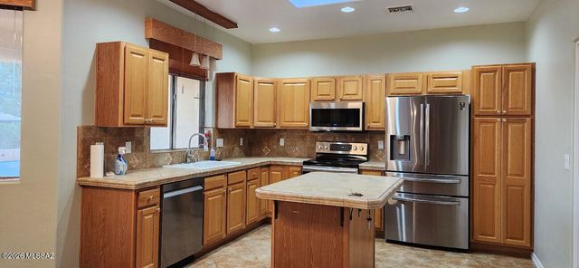 618 W Woodfield Court, Green Valley, AZ 85614