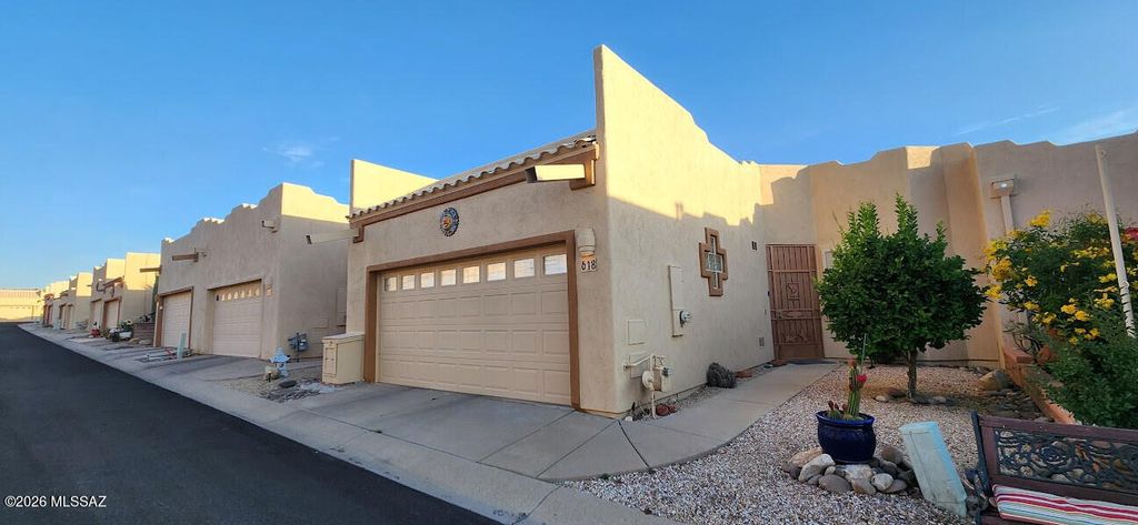 618 W Woodfield Court, Green Valley, AZ 85614