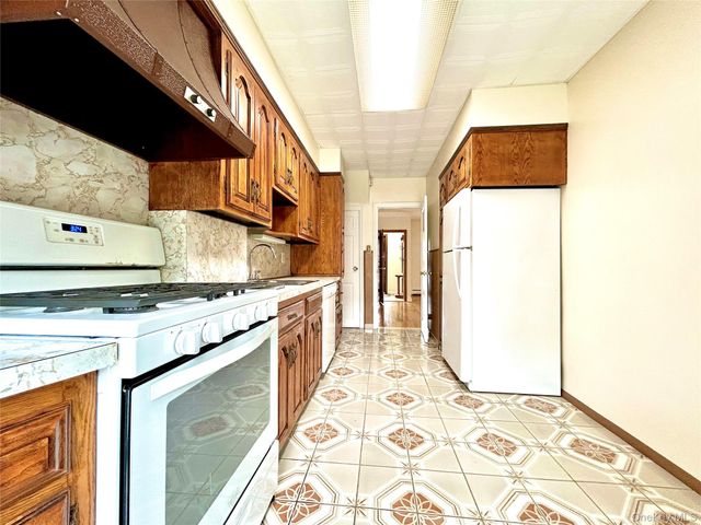 77-04 85th Street, Glendale, NY 11385