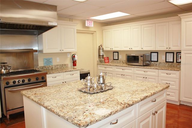 4575 COVE CIRCLE 309, St Petersburg, FL 33708