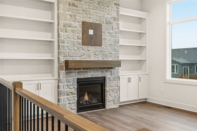 335 NW Red Oak Drive, Waukee, IA 50263