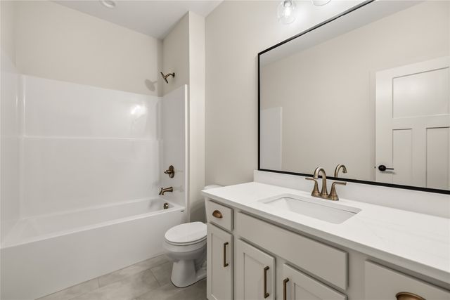 335 NW Red Oak Drive, Waukee, IA 50263