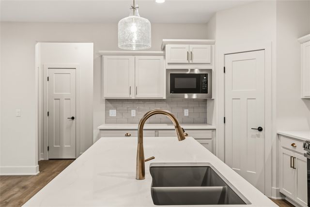 335 NW Red Oak Drive, Waukee, IA 50263