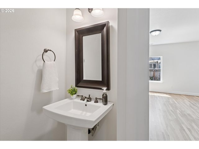 2605 Se 105TH Ave, Portland, OR 97266