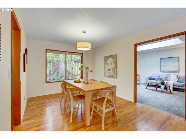 5537 Sw SEYMOUR Ct, Portland, OR 97221