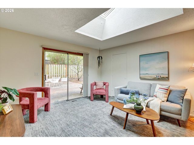 5537 Sw SEYMOUR Ct, Portland, OR 97221