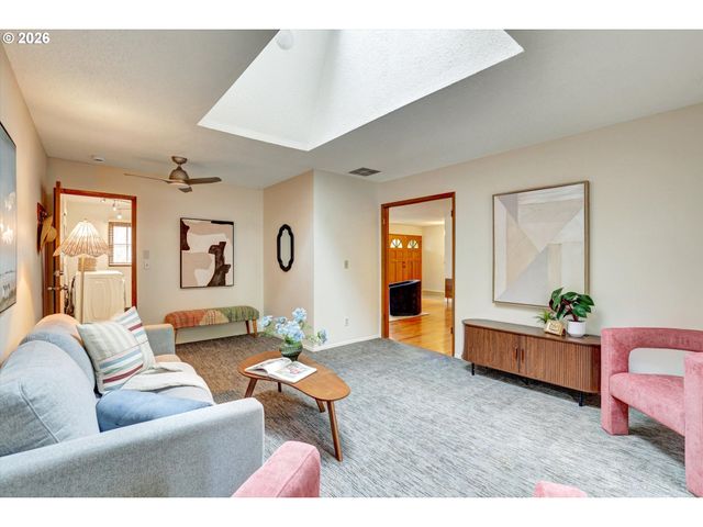 5537 Sw SEYMOUR Ct, Portland, OR 97221