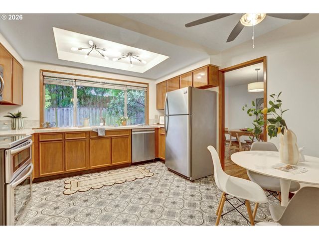 5537 Sw SEYMOUR Ct, Portland, OR 97221