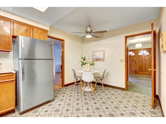 5537 Sw SEYMOUR Ct, Portland, OR 97221