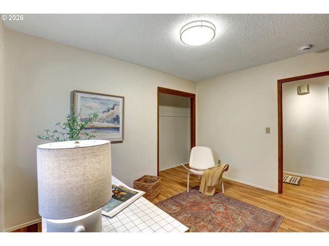 5537 Sw SEYMOUR Ct, Portland, OR 97221