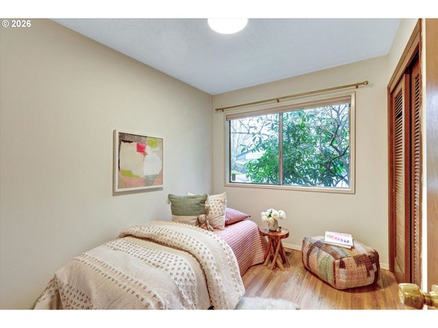 5537 Sw SEYMOUR Ct, Portland, OR 97221