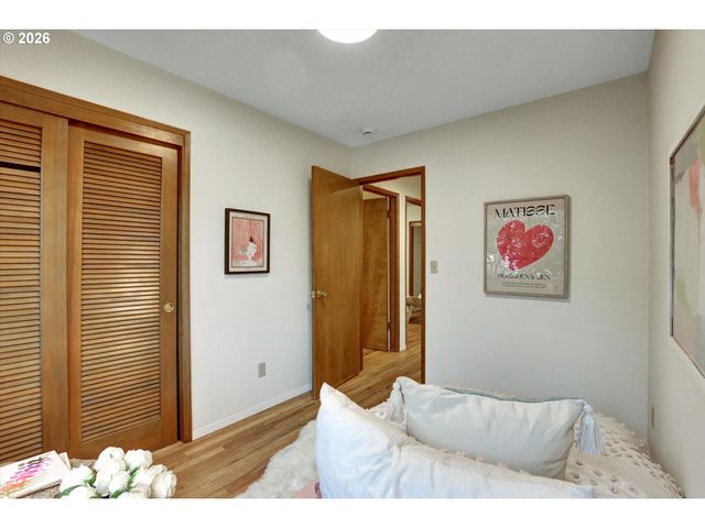 5537 Sw SEYMOUR Ct, Portland, OR 97221