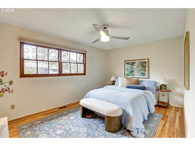 5537 Sw SEYMOUR Ct, Portland, OR 97221