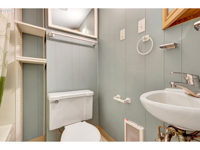 5537 Sw SEYMOUR Ct, Portland, OR 97221