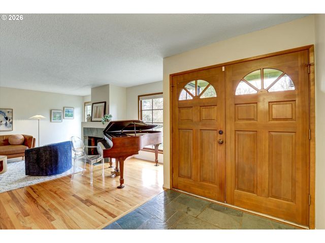 5537 Sw SEYMOUR Ct, Portland, OR 97221