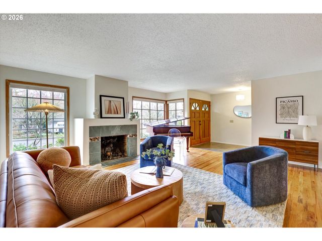 5537 Sw SEYMOUR Ct, Portland, OR 97221