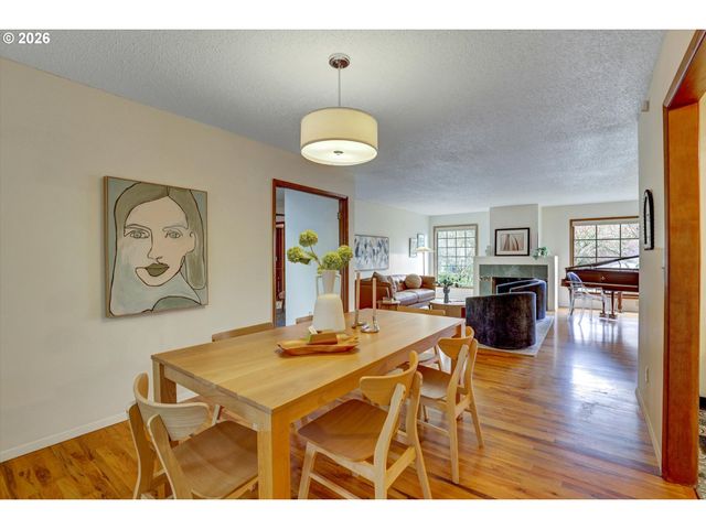 5537 Sw SEYMOUR Ct, Portland, OR 97221