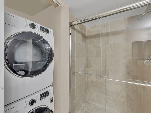 359 Lakeview Drive 201, Weston, FL 33326