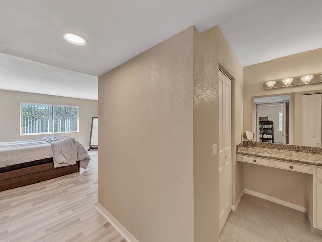 359 Lakeview Drive 201, Weston, FL 33326