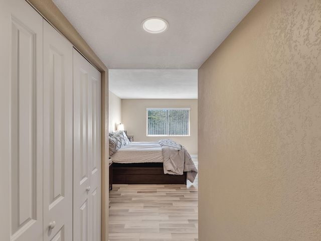 359 Lakeview Drive 201, Weston, FL 33326