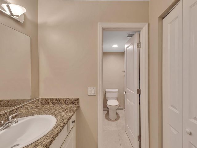 359 Lakeview Drive 201, Weston, FL 33326