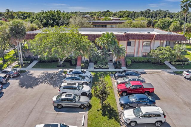 359 Lakeview Drive 201, Weston, FL 33326