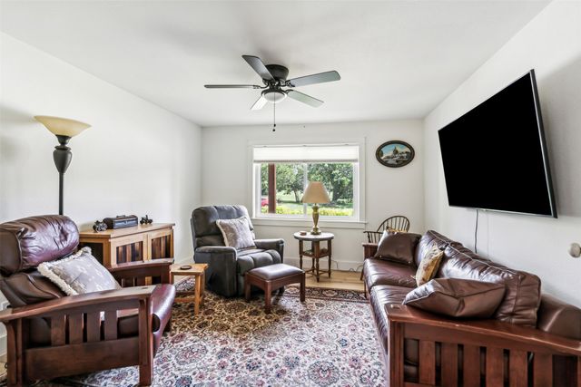 719 Lipan Drive, Granbury, TX 76048