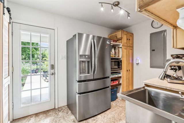 719 Lipan Drive, Granbury, TX 76048