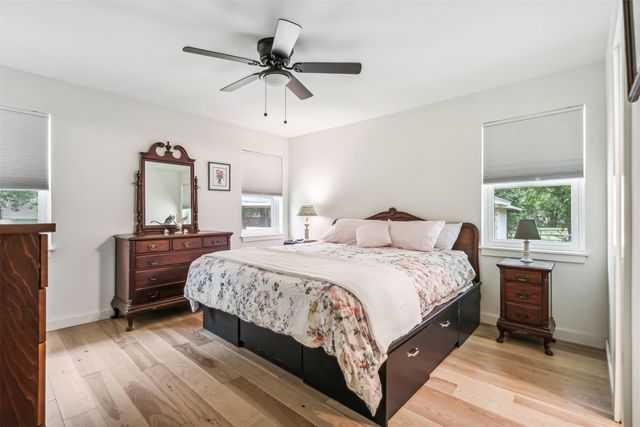 719 Lipan Drive, Granbury, TX 76048