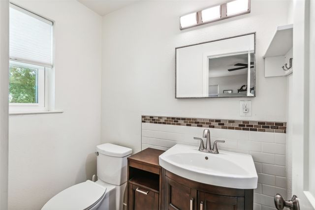 719 Lipan Drive, Granbury, TX 76048
