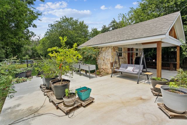 719 Lipan Drive, Granbury, TX 76048