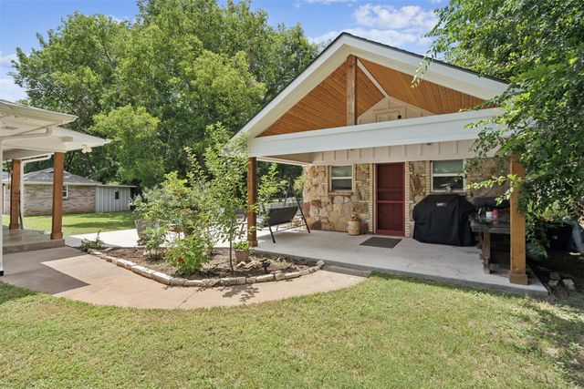 719 Lipan Drive, Granbury, TX 76048