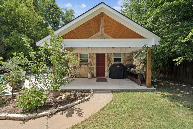 719 Lipan Drive, Granbury, TX 76048