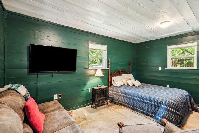 719 Lipan Drive, Granbury, TX 76048