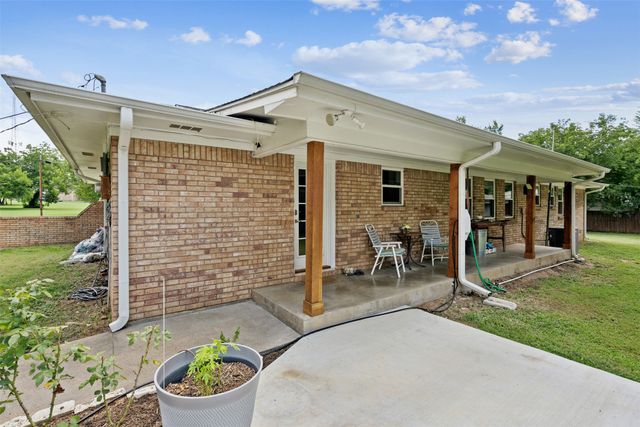 719 Lipan Drive, Granbury, TX 76048