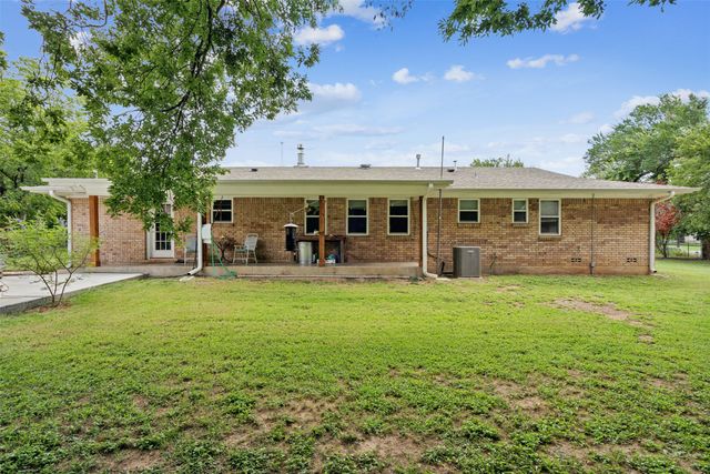 719 Lipan Drive, Granbury, TX 76048