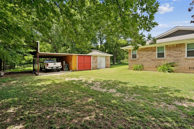 719 Lipan Drive, Granbury, TX 76048