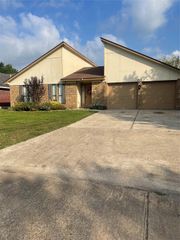 2806 33rd Avenue N, Texas City, TX 77590