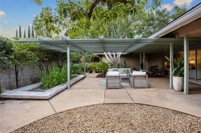 2560 Canterbury, San Marino, CA 91108